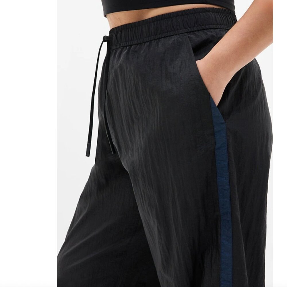 Med, Large, XL ATHLETA Daybreak Mid Rise Parachute Joggers Black Navy Stripe NWT - Picture 2 of 6